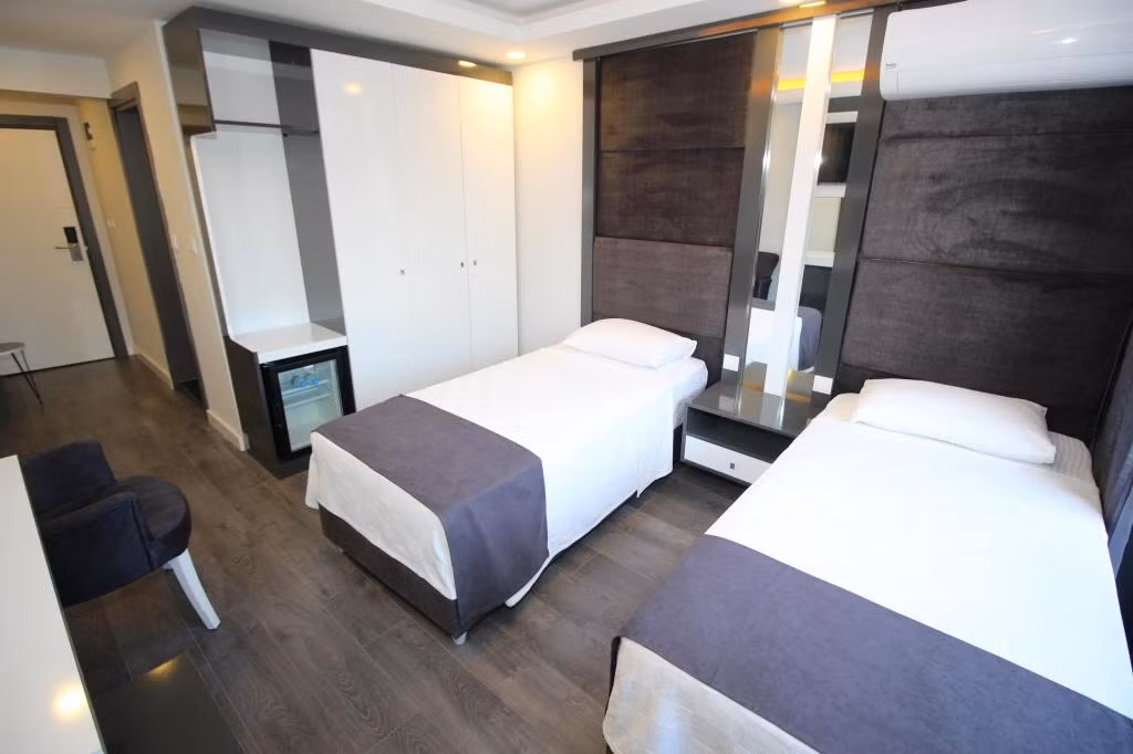Extravagant Hotel — 9