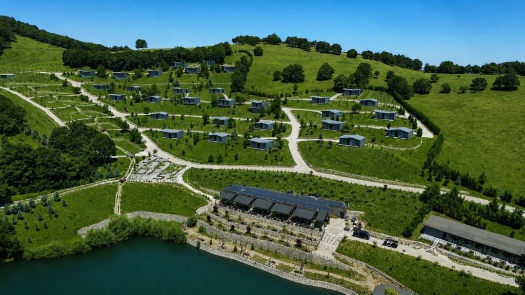 Feradis Resort (14+) — 10