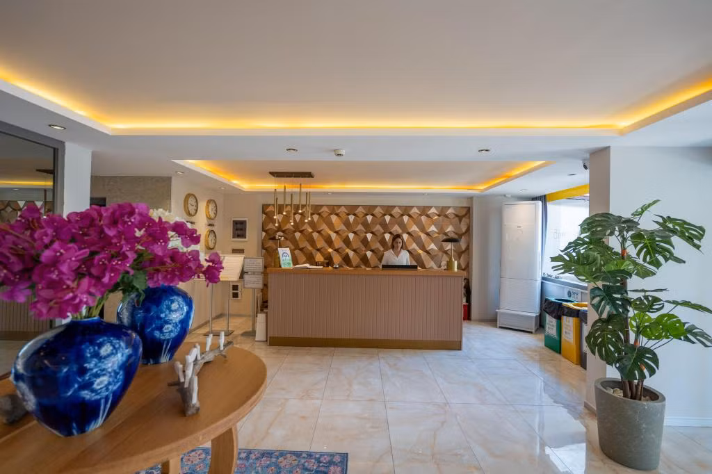 Fifty5 Suite Hotel — 4