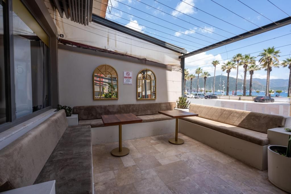 Fifty5 Suite Hotel — 8