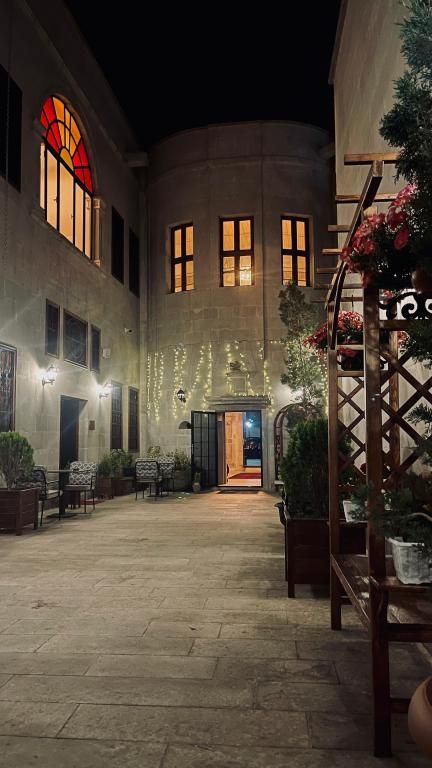 Four Mansions Hotel — 8