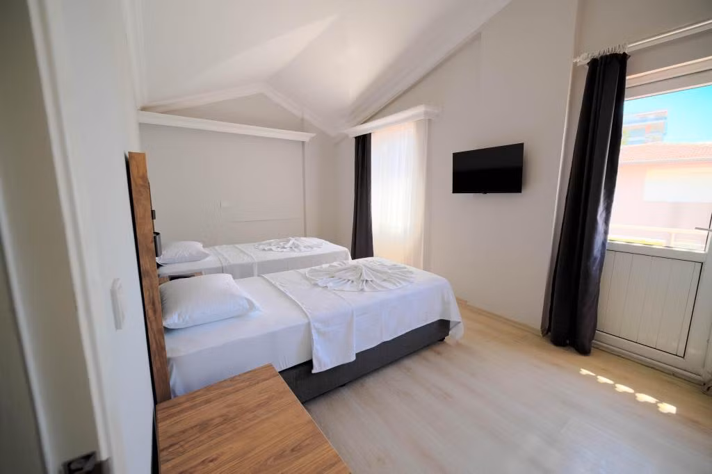 Golden Daisy Hotel — 5