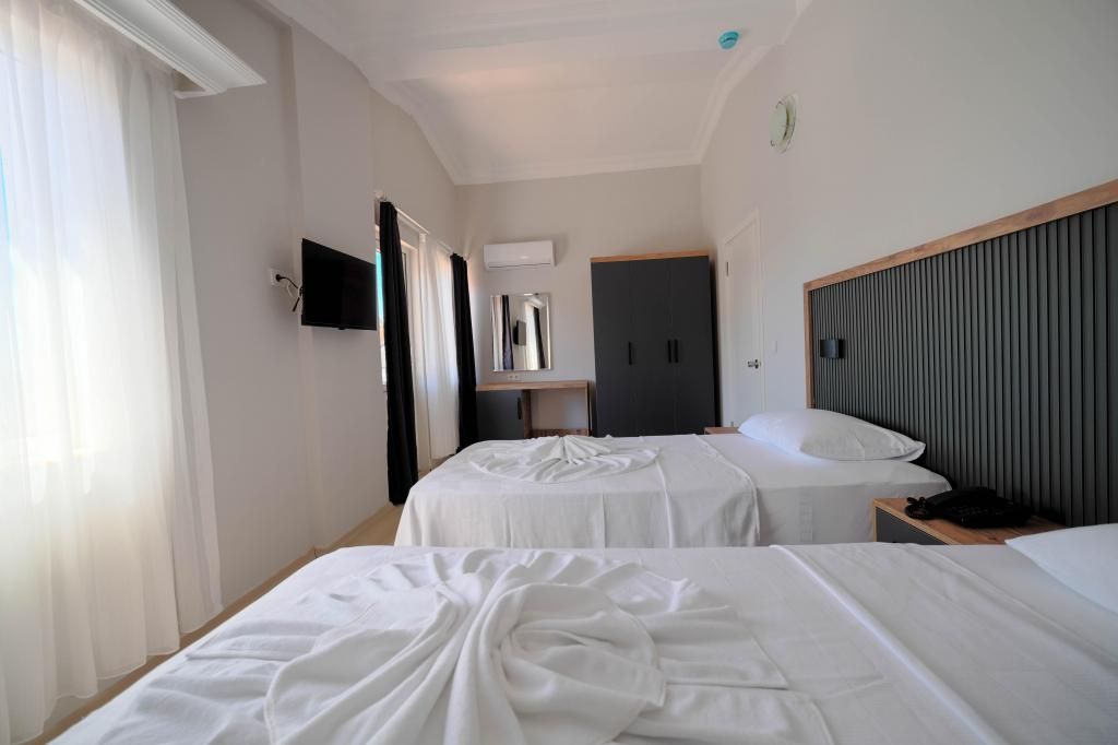 Golden Daisy Hotel — 8