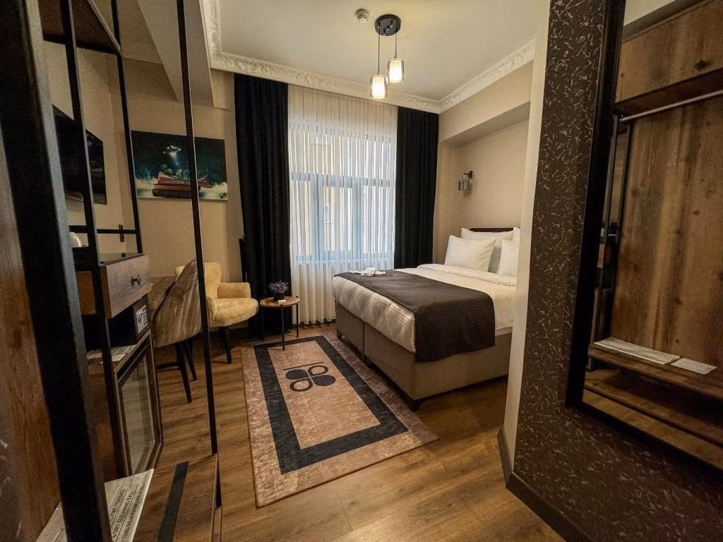Grand Clover Hotel — 4