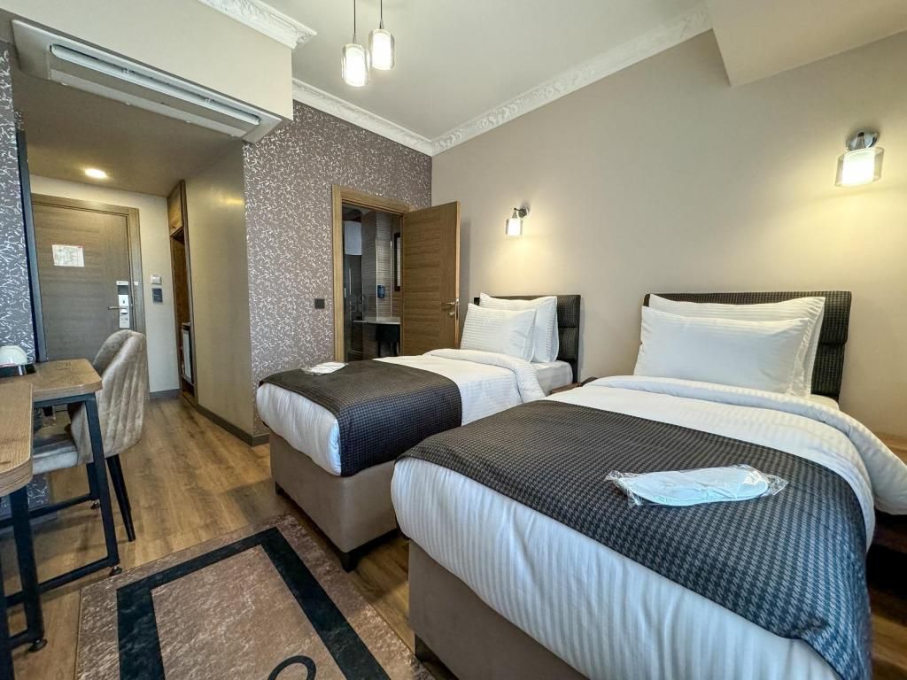 Grand Clover Hotel — 2