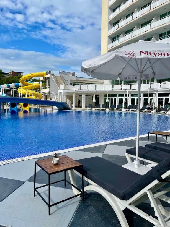 Grand Hotel Nirvana — 3
