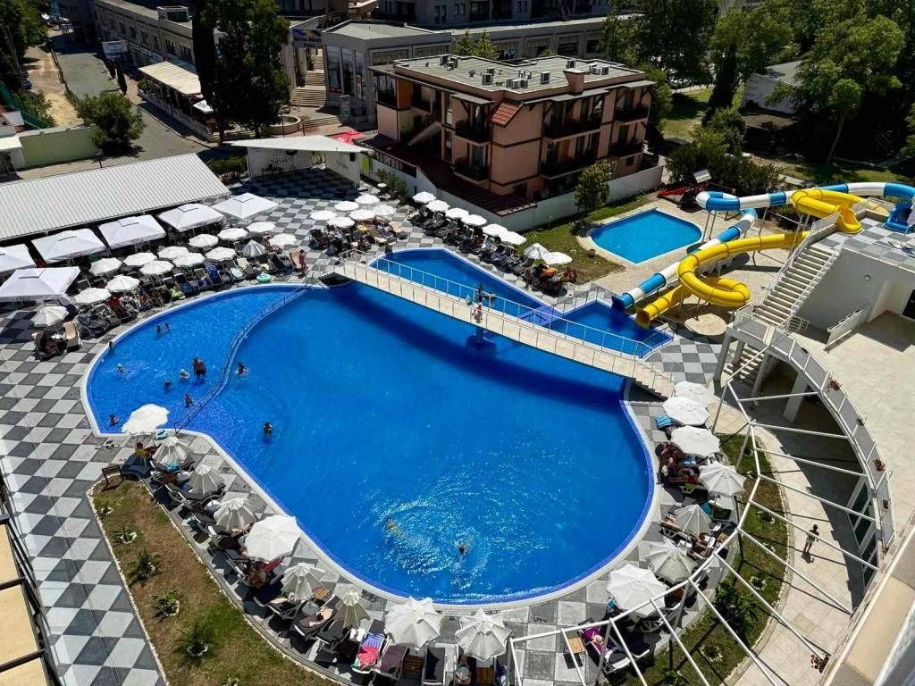 Grand Hotel Nirvana — 5