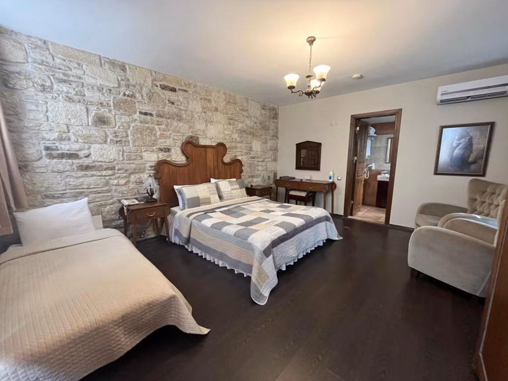 Griffon Boutique Hotel — 8