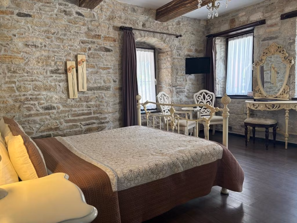 Griffon Boutique Hotel — 6