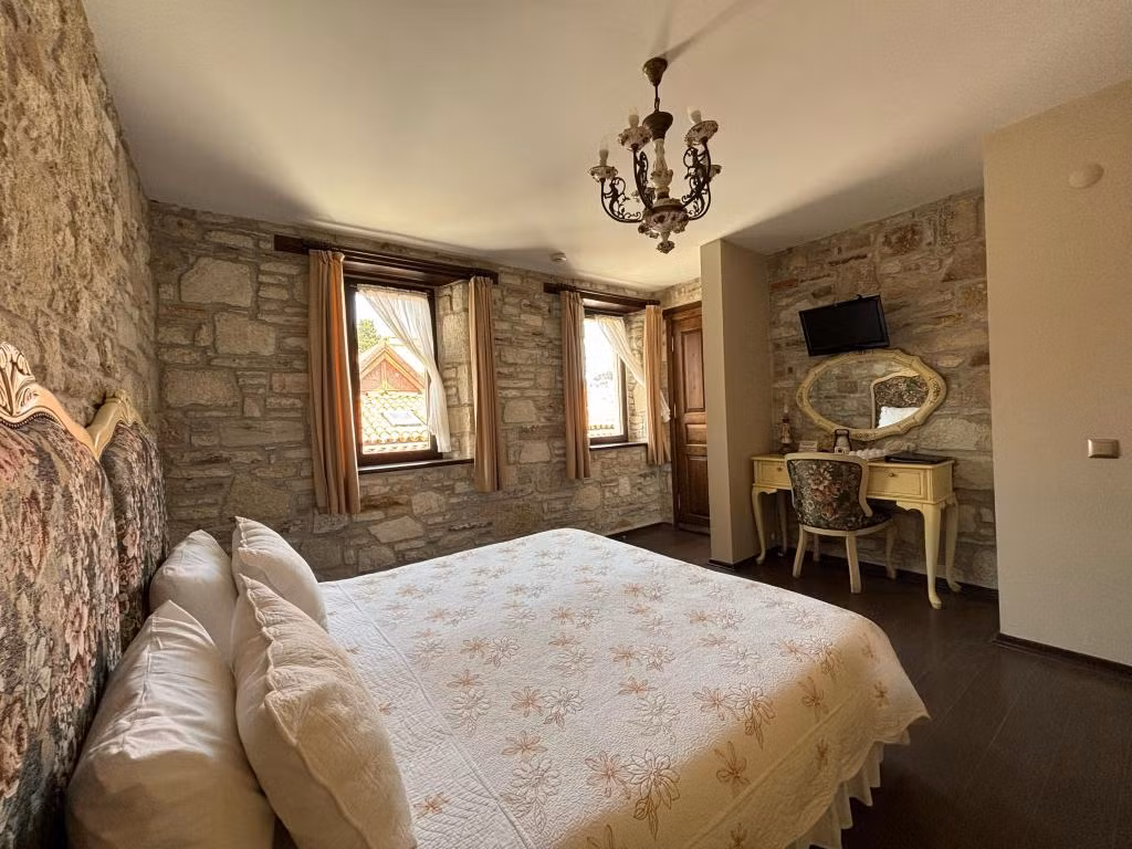 Griffon Boutique Hotel — 7