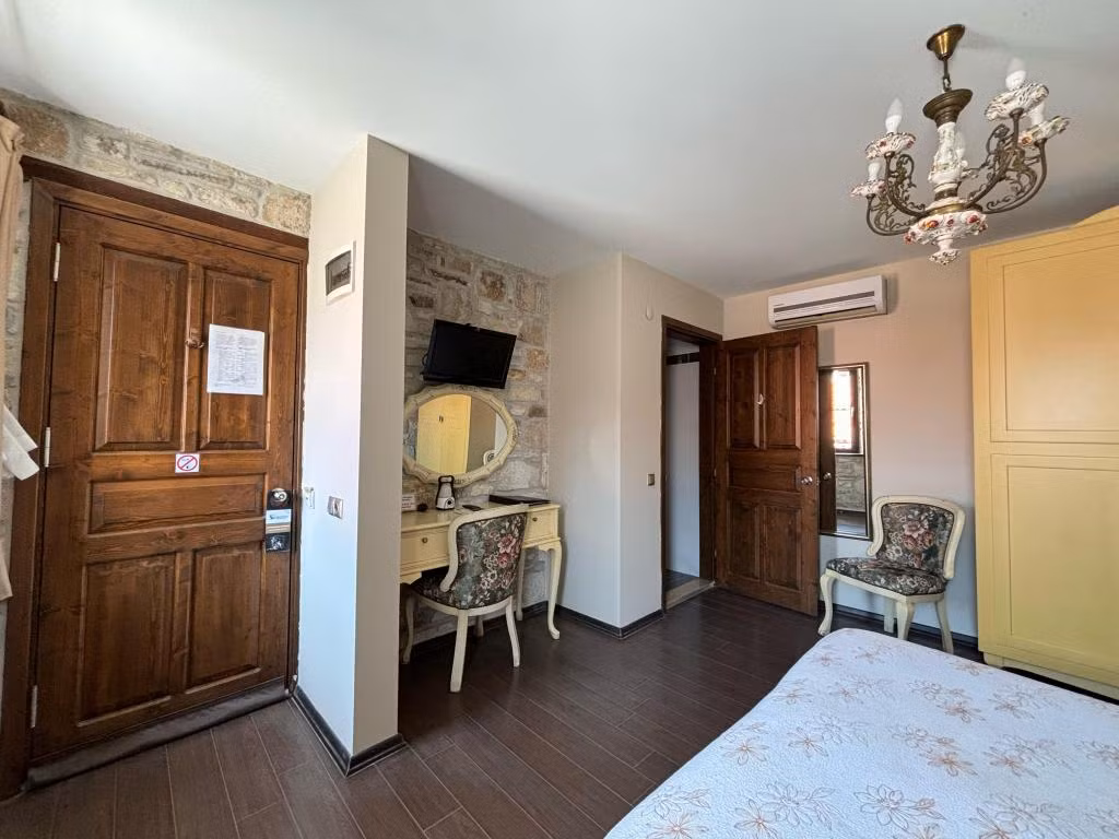 Griffon Boutique Hotel — 10