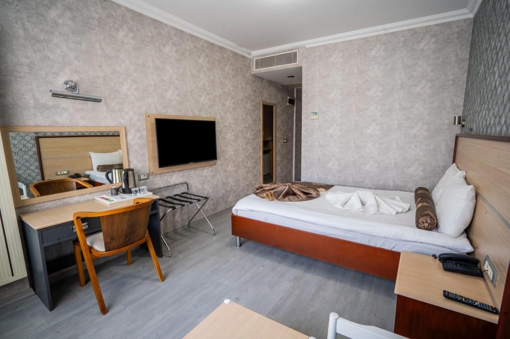 Halley Otel — 3