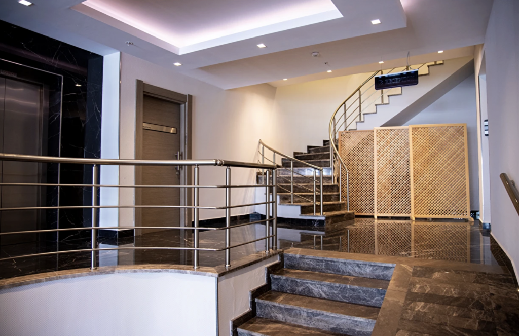 Hilly Hotel — 7
