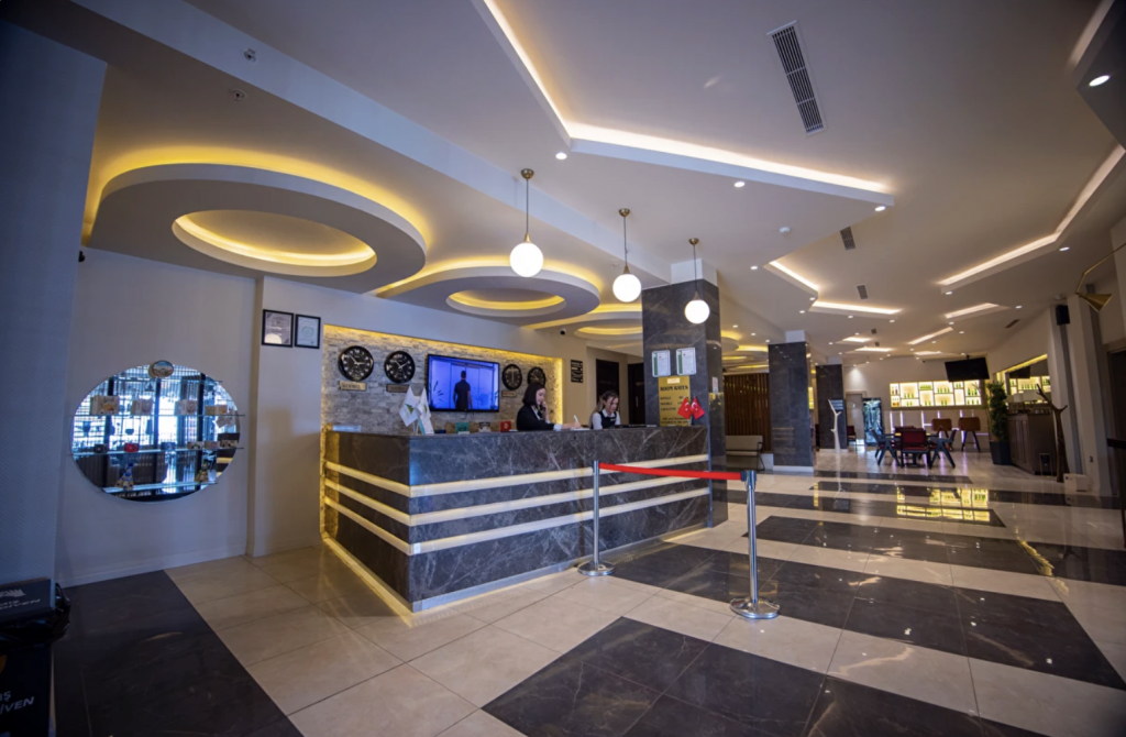 Hilly Hotel — 8