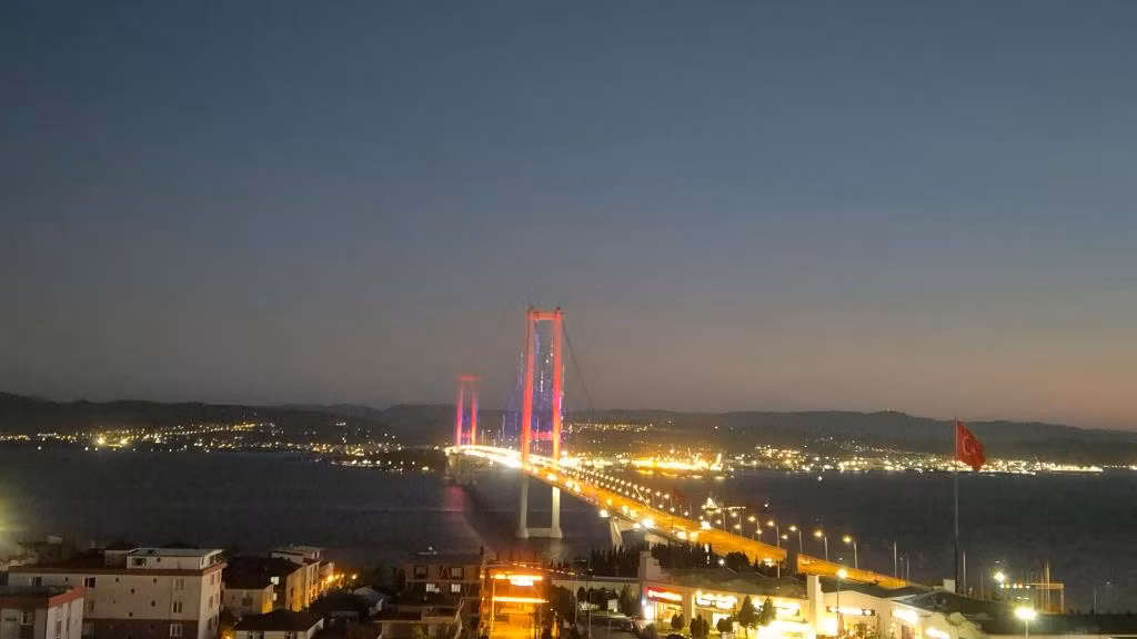 Holiday Inn & Suites Kocaeli-Dilovası Gulf View — 2