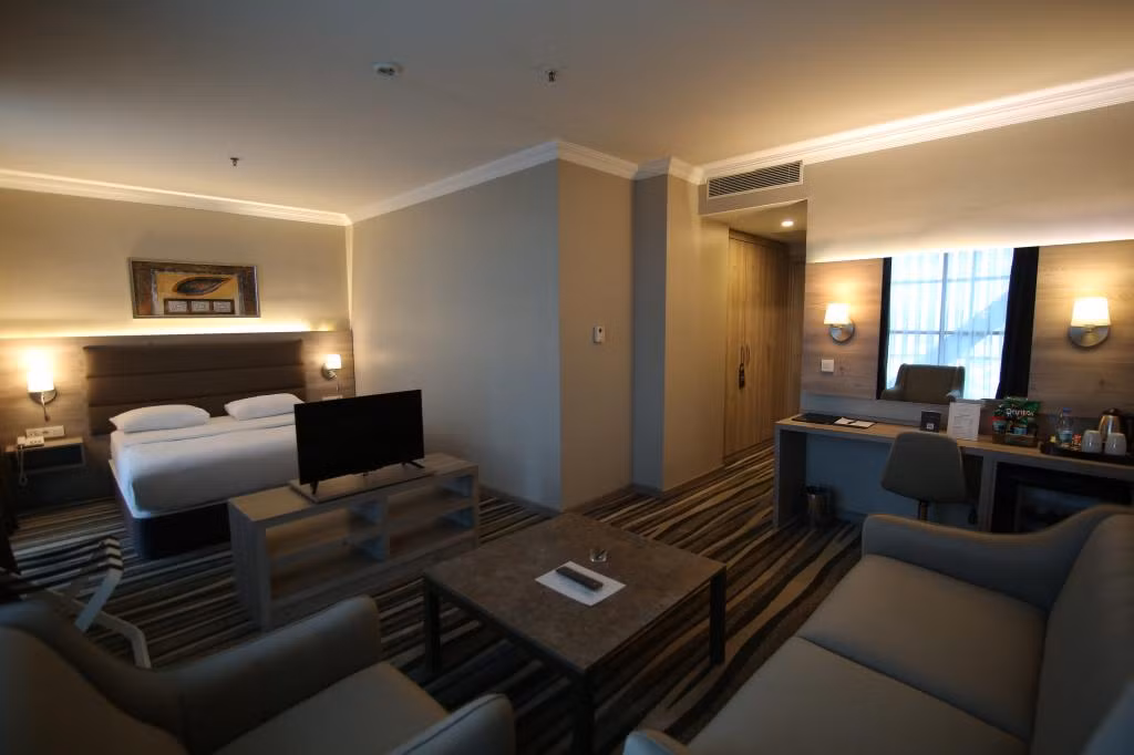 Hotel Excellence Inn — 3
