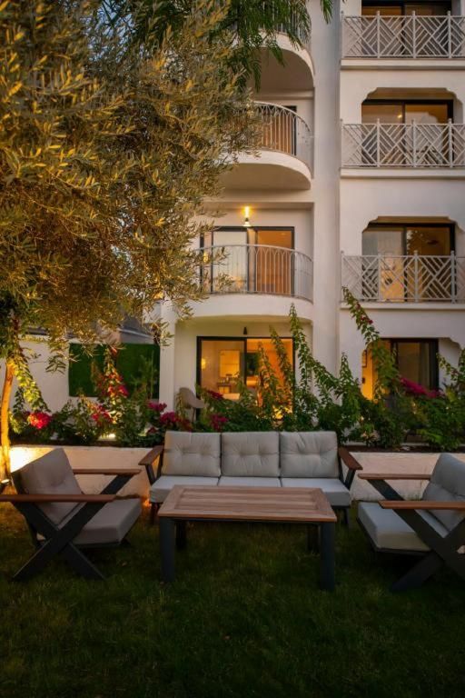 Icon Beach Suites Hotel  — 5