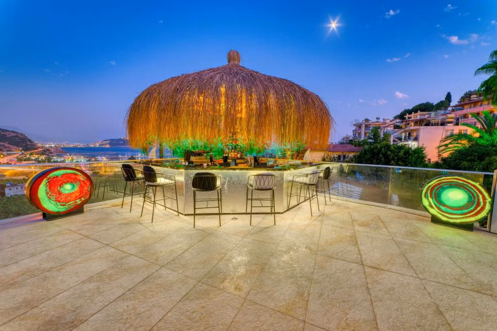 Illusion Beach Club Hotel +16 — 4