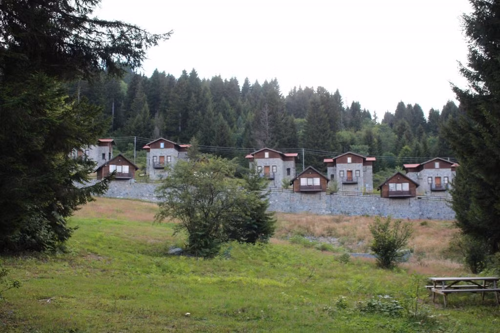 Karlıbel Armutalan Yayla Evleri