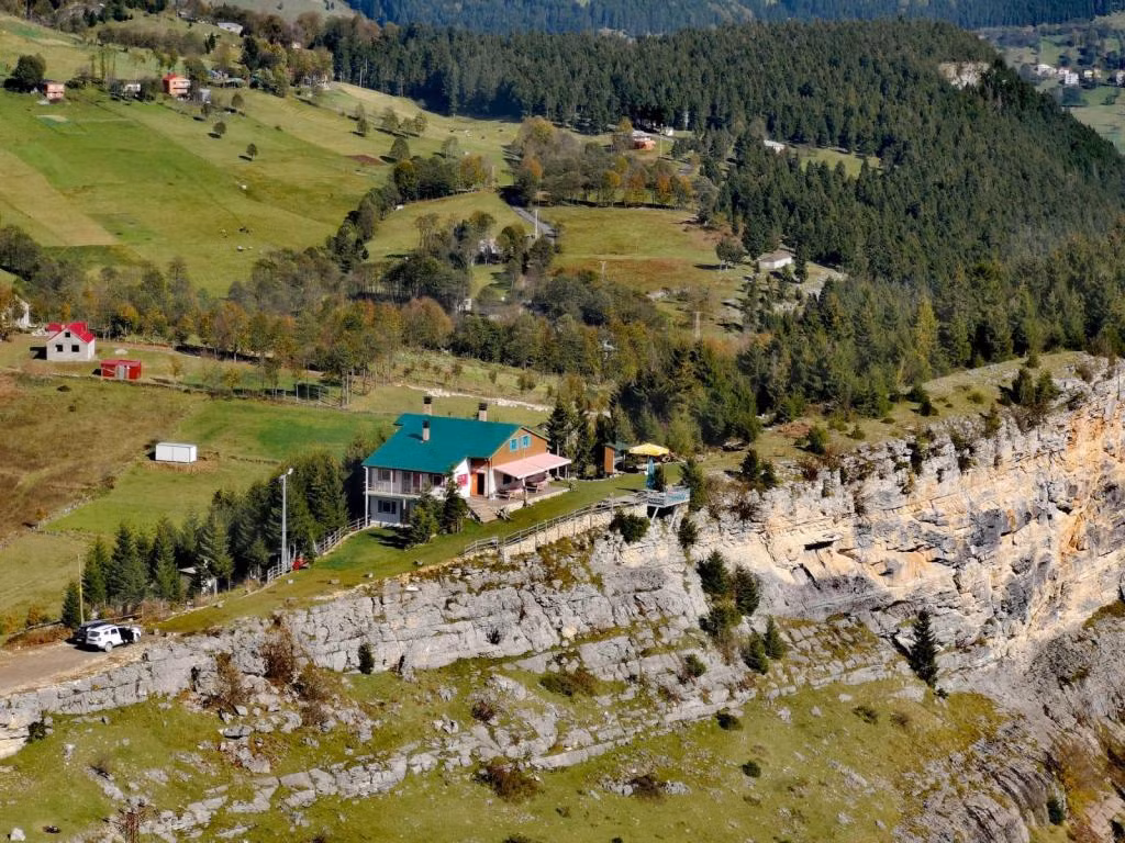 Kayaüstü Dağevi — 3