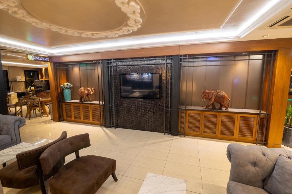 K Suites Hotel — 8