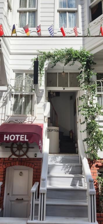 Kadıköy White House — 9