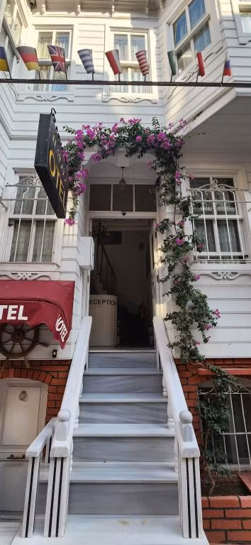Kadıköy White House — 5