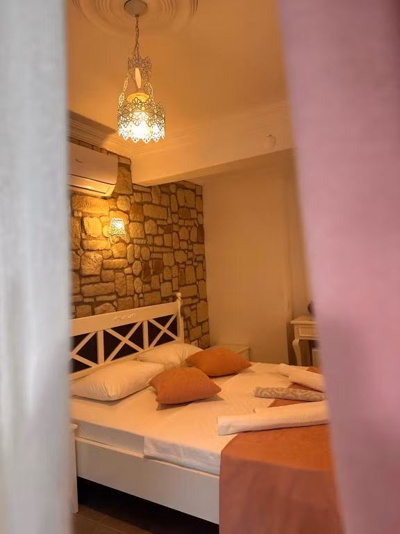 Karia Konuk Evi — 9