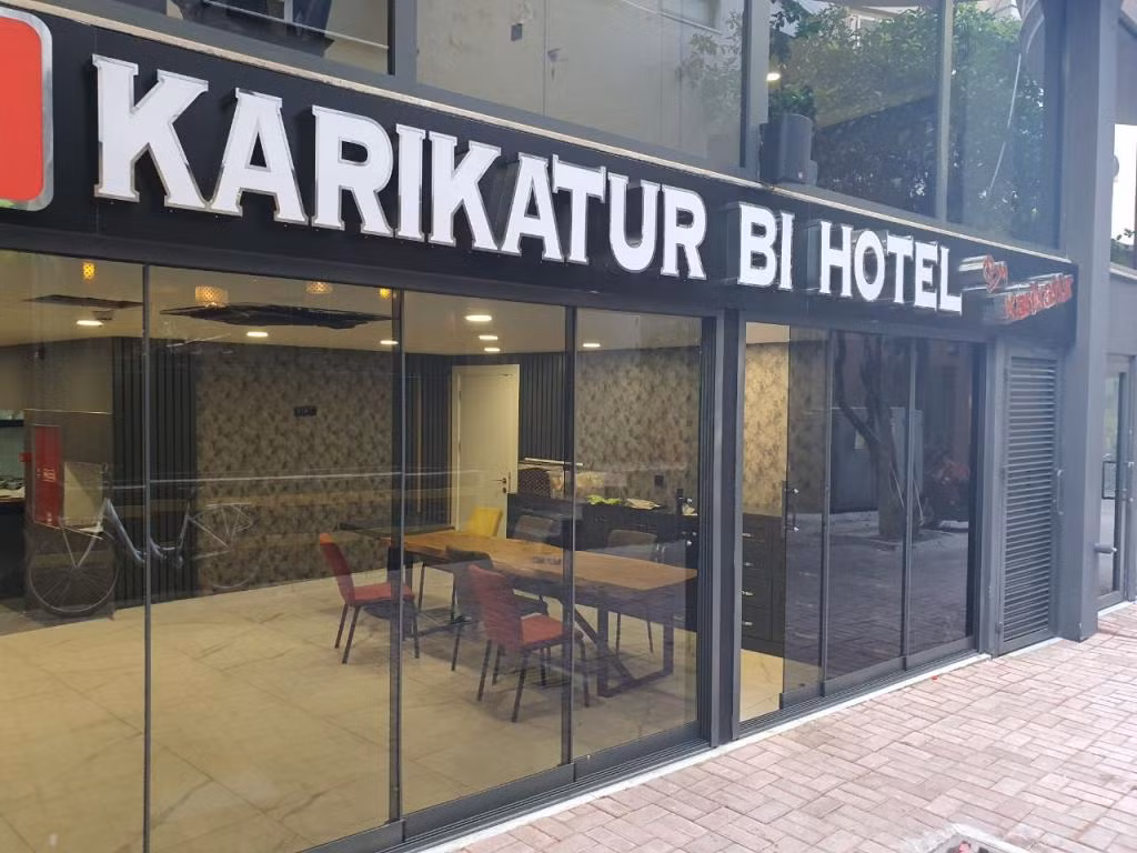 Karikatür Bi Hotel  — 5