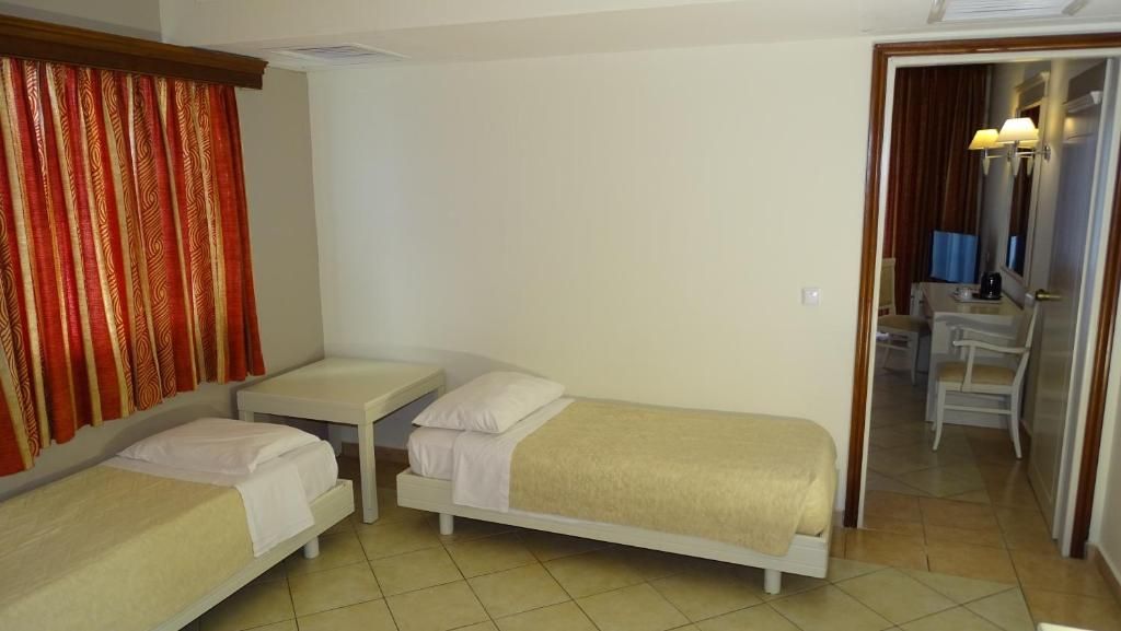 Kipriotis Aqualand Hotel — 9