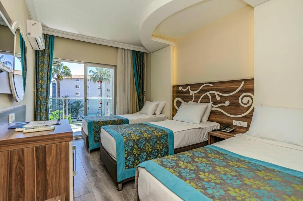Kleopatra Blue Hawaii Hotel — 5