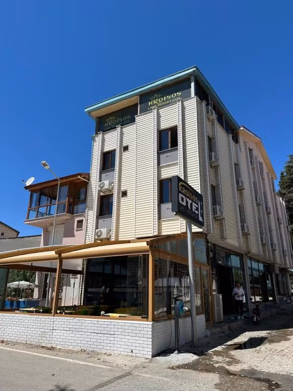 Kroisos Lake Hotel — 4