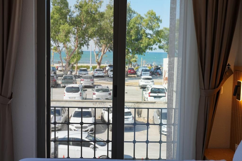 Kum Urla Otel — 2
