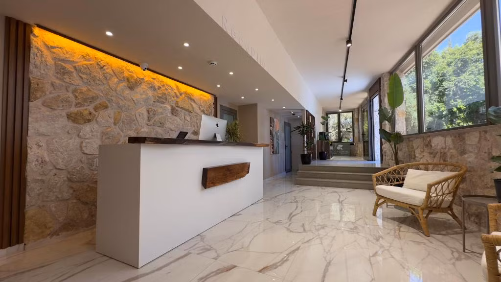 Loca Centre Hotel — 7