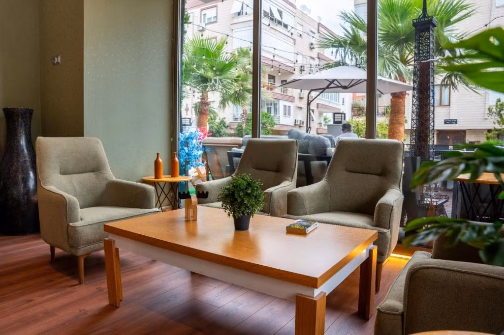 La Brisa Hotel — 3