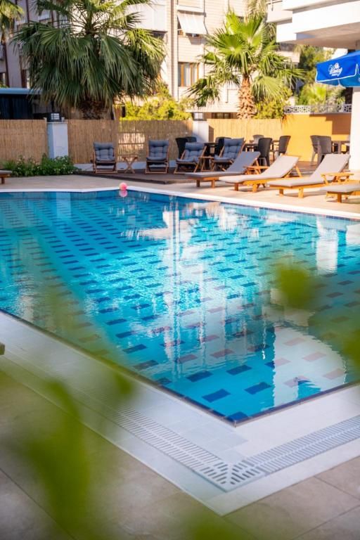 La Brisa Hotel — 7