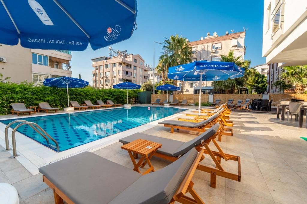 La Brisa Hotel — 8