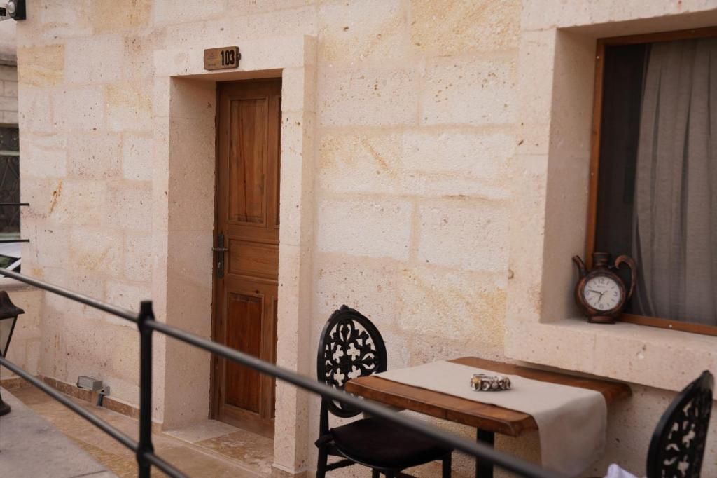 Library Cave House — 2