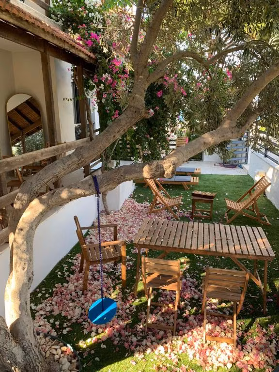 Loris Rooms Urla — 2