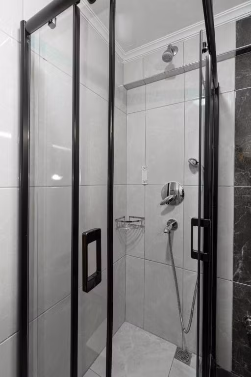 LoyalCity Hotel — 8