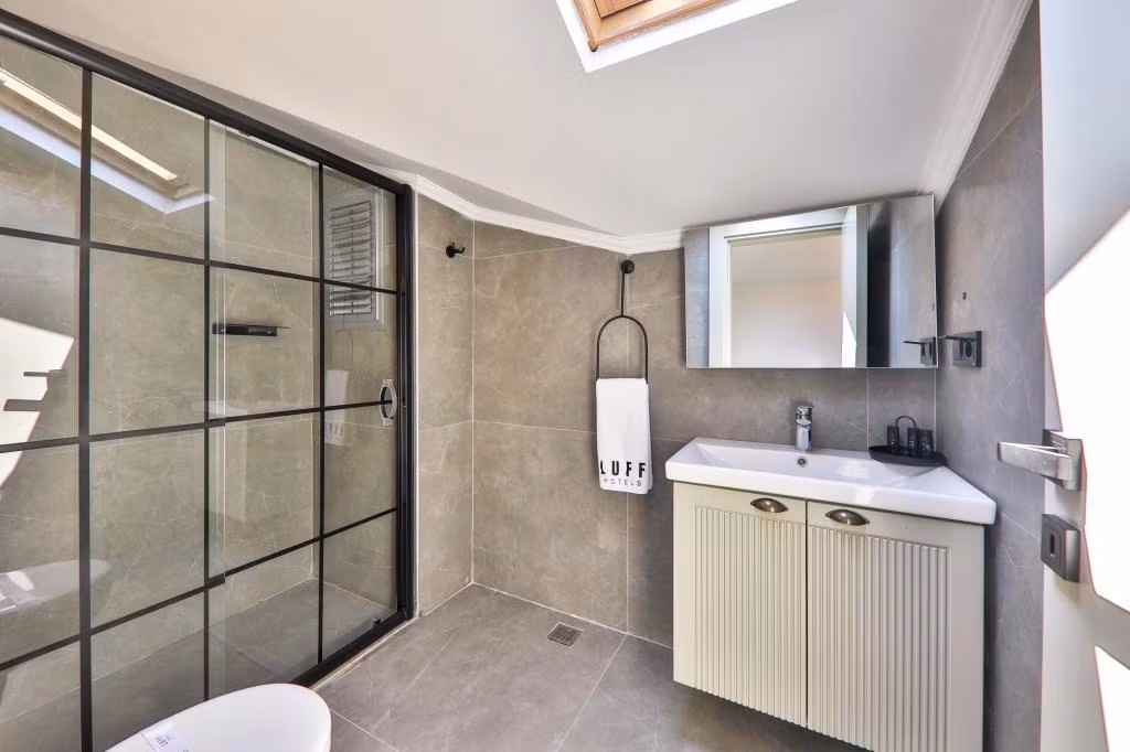 Luff Suites — 7