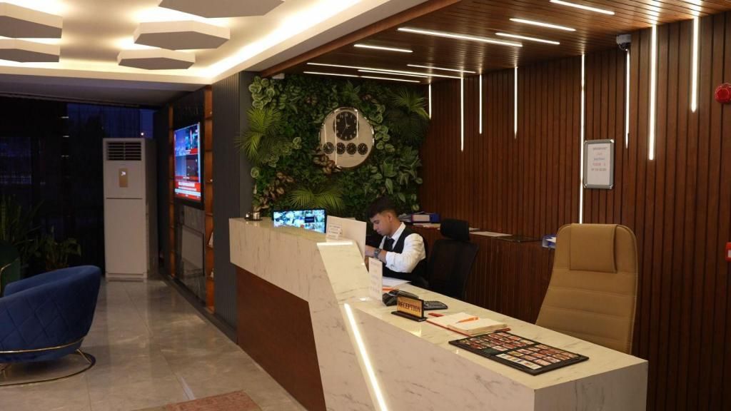 Luxury Airport Hotel — 4