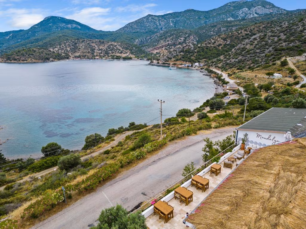 Mandalya Küçük Otel — 2