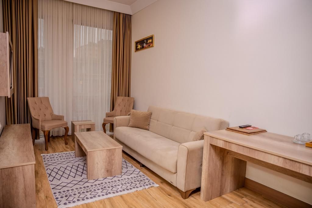Mari Suites Hotel — 8