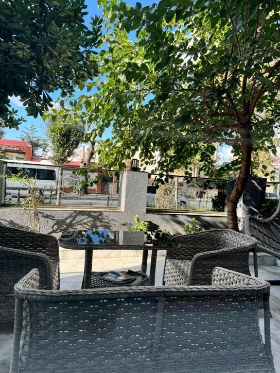 Mateo Hotel — 2