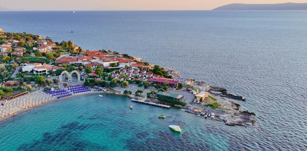 Maya Bistro Hotel Beach