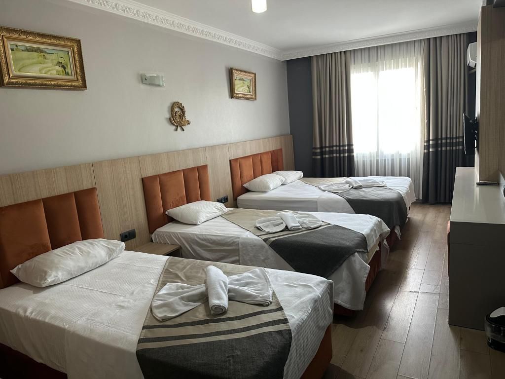 Metros Hotel  — 7