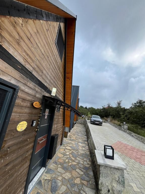 Mira Bungalov