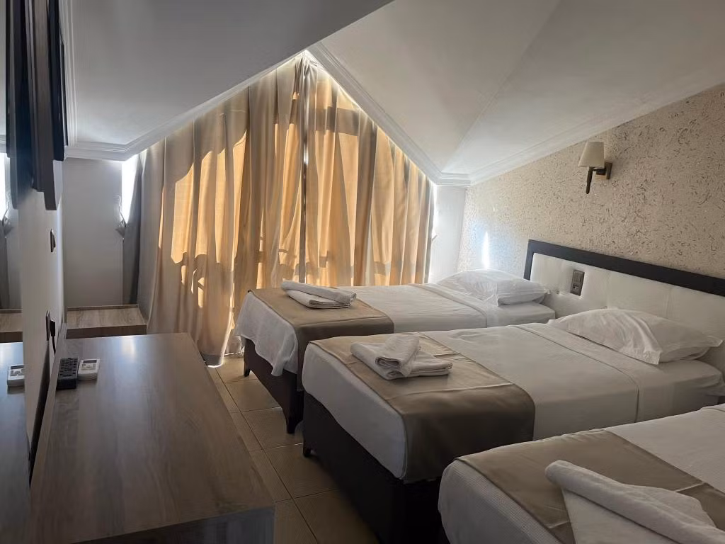 Moni Hotel — 4