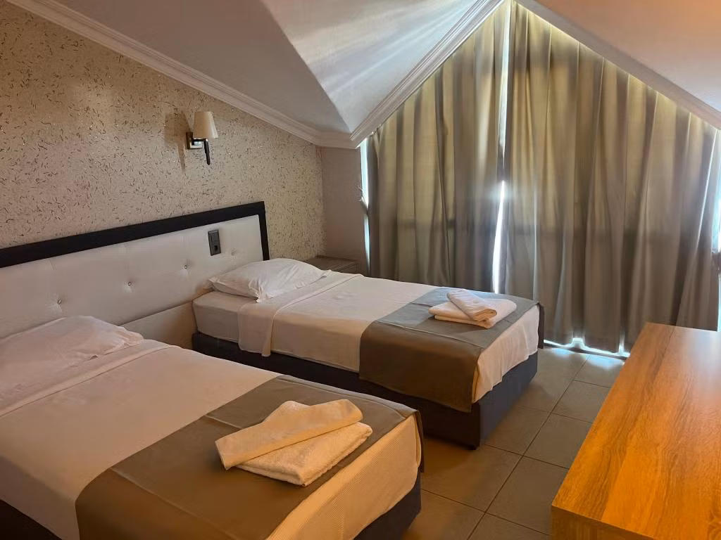 Moni Hotel — 8